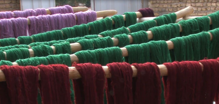 process of handmade carpet yarn dying